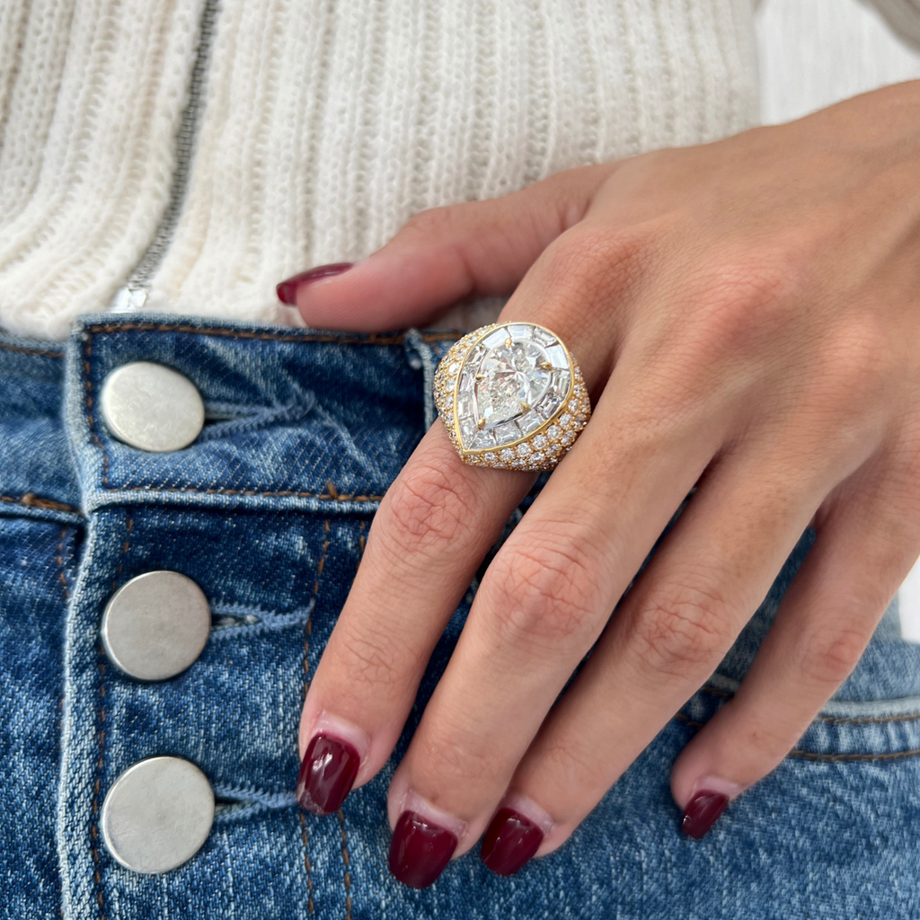 18kt Yellow Gold Pear-Shaped White Diamond Pave Ring