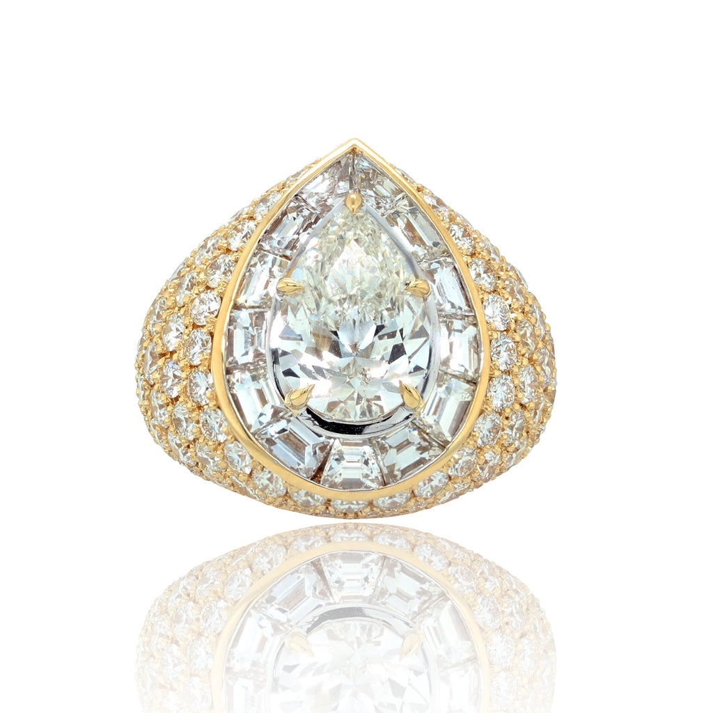 18kt Yellow Gold Pear-Shaped White Diamond Pave Ring