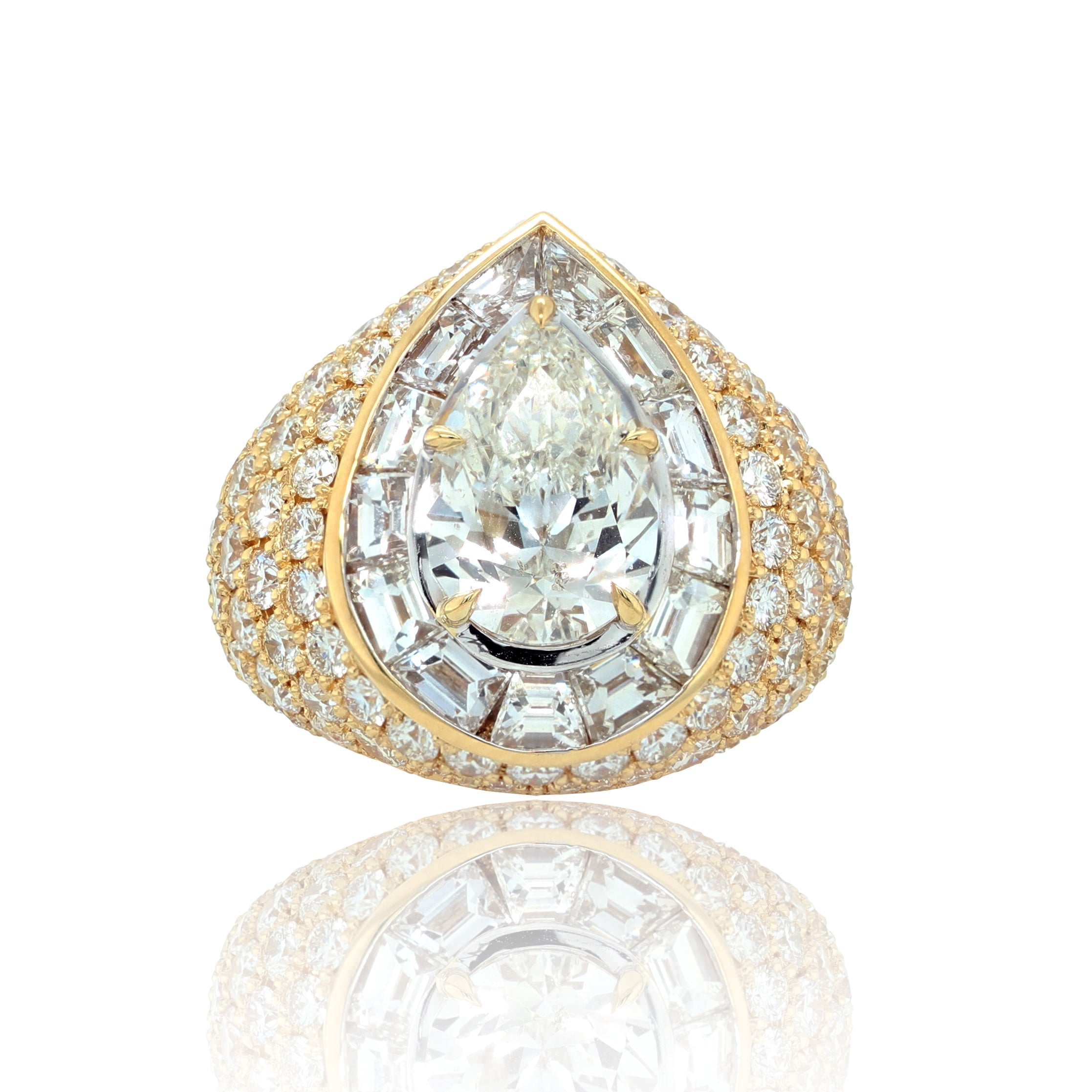 18kt Yellow Gold Pear-Shaped White Diamond Pave Ring