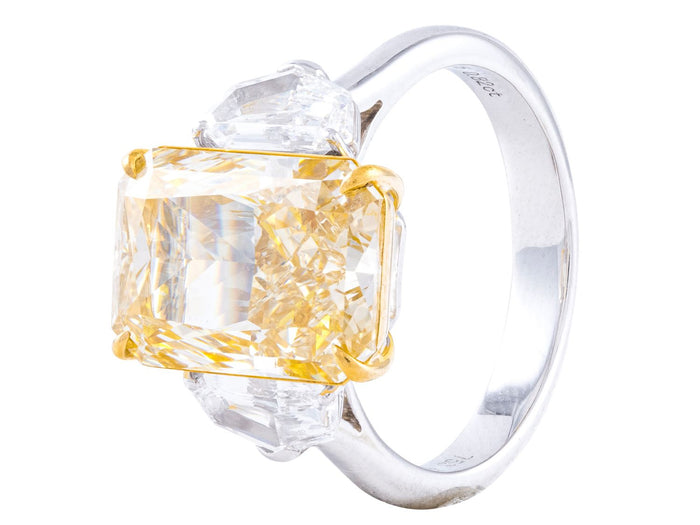 Diamond Ring - 18 KT White Gold