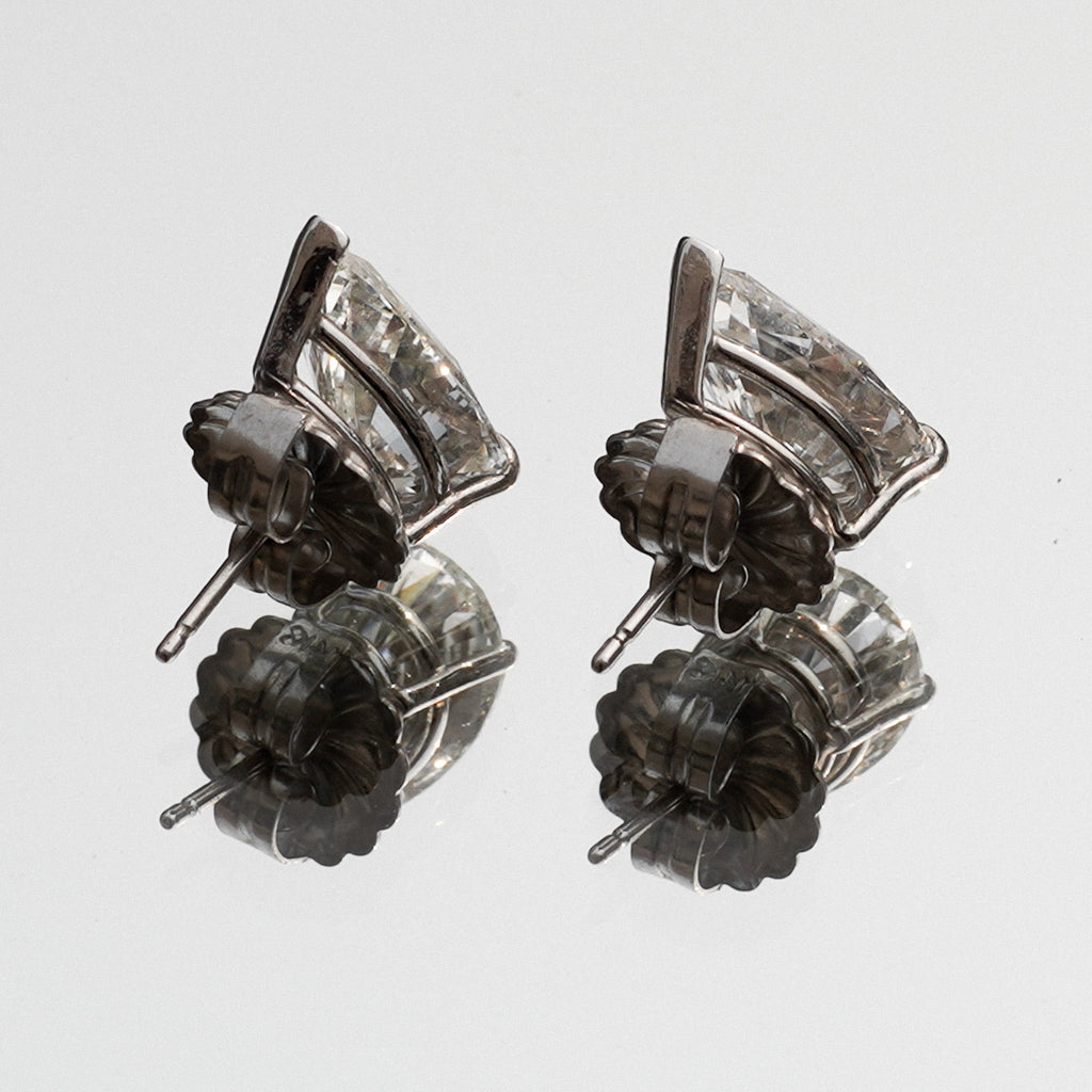 Lab-Grown Pear Diamond Studs