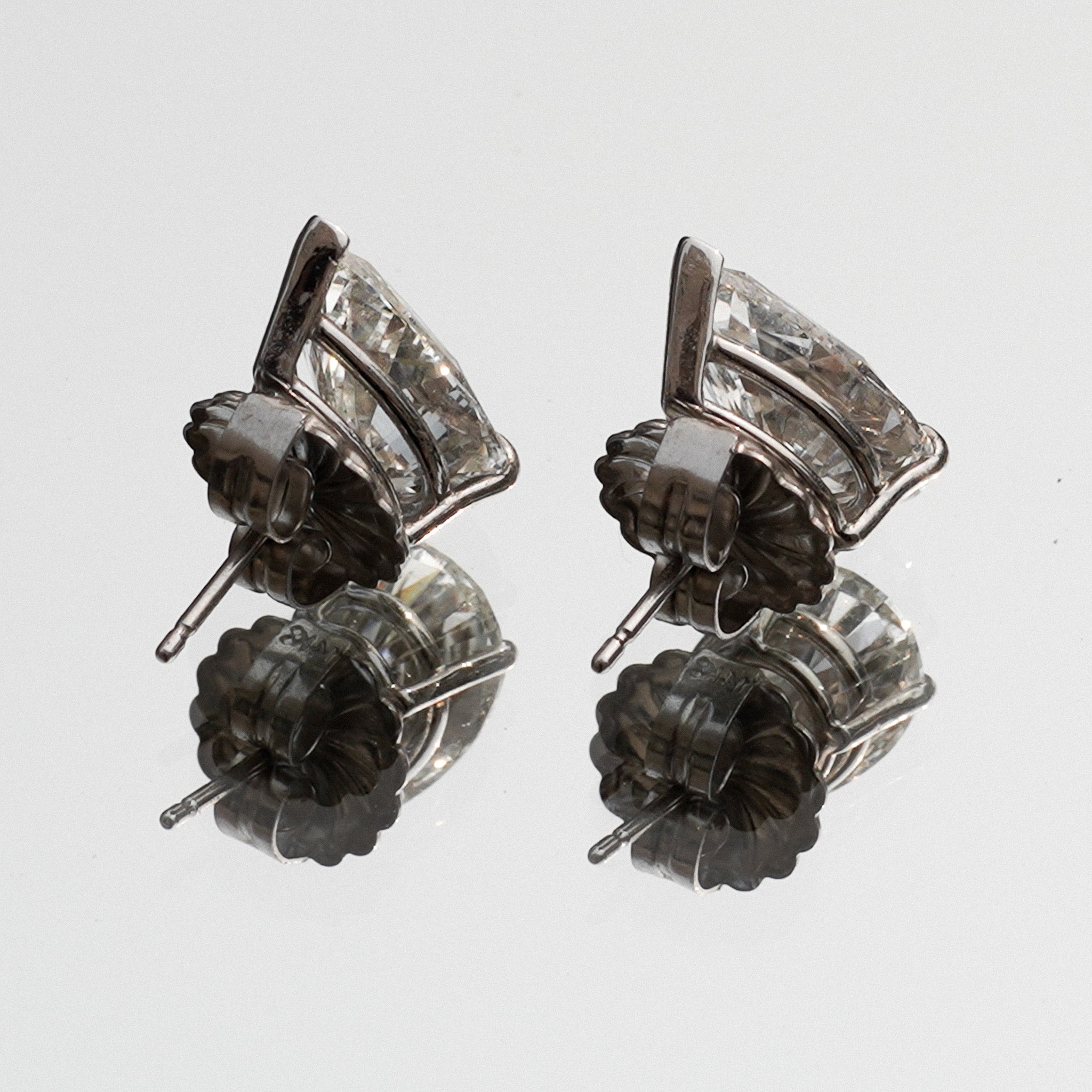Lab-Grown Pear Diamond Studs