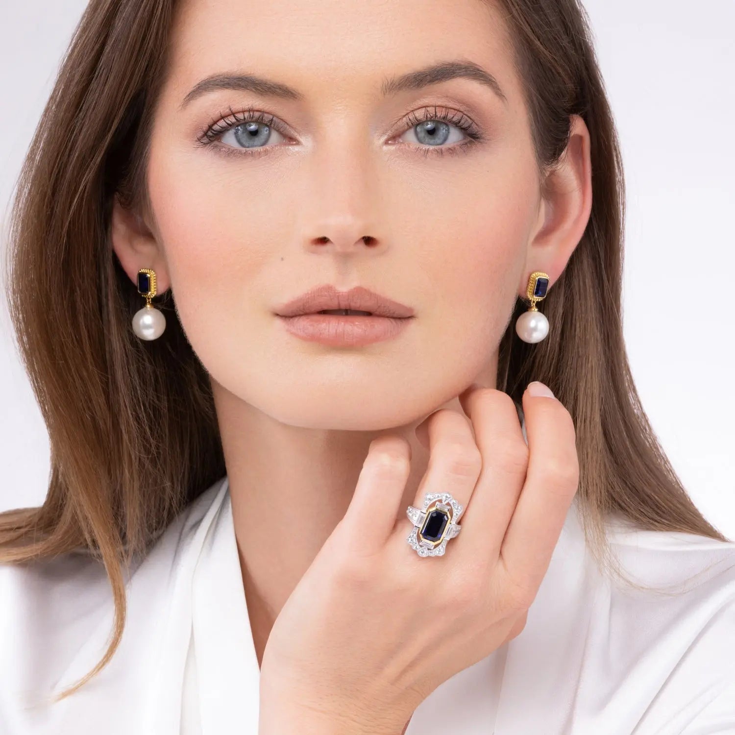 Encanto Pearl Drop Earrings in Emerald
