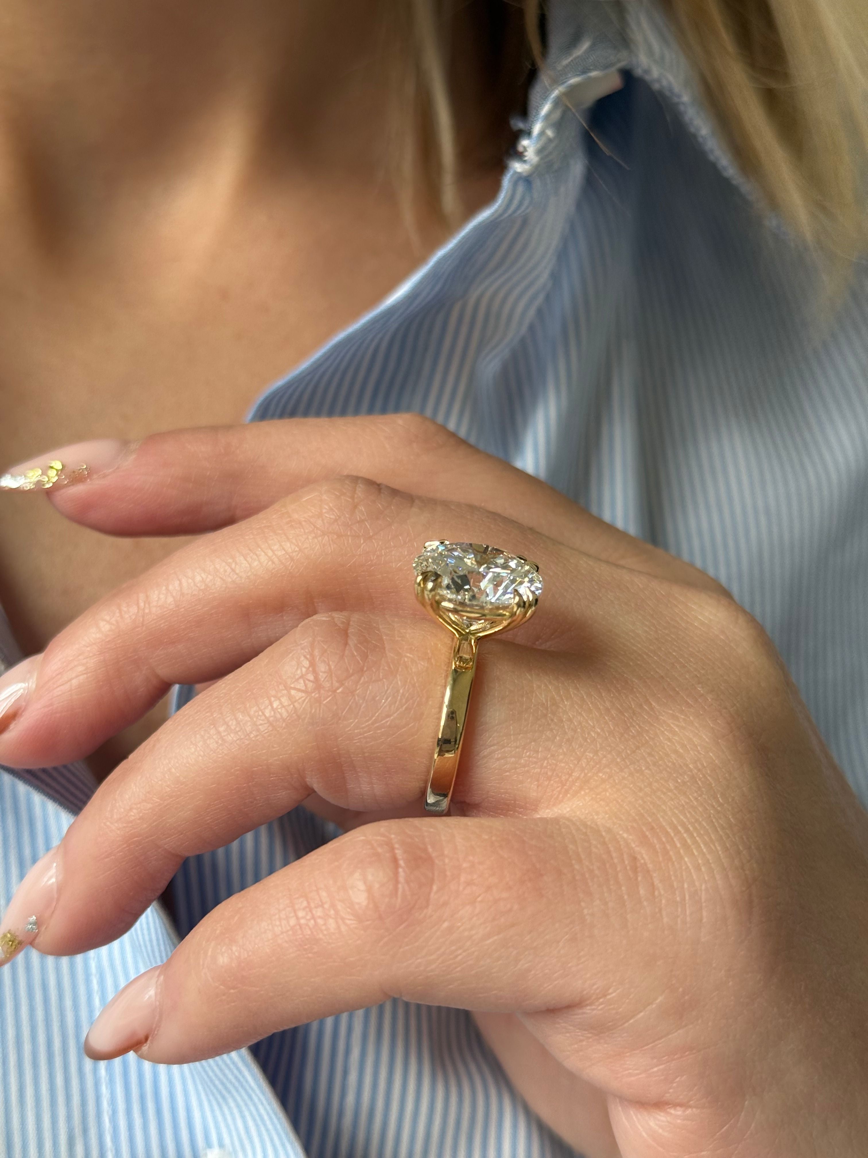 Lab-Grown Round Split Claw Engagement Ring, 18K Gold