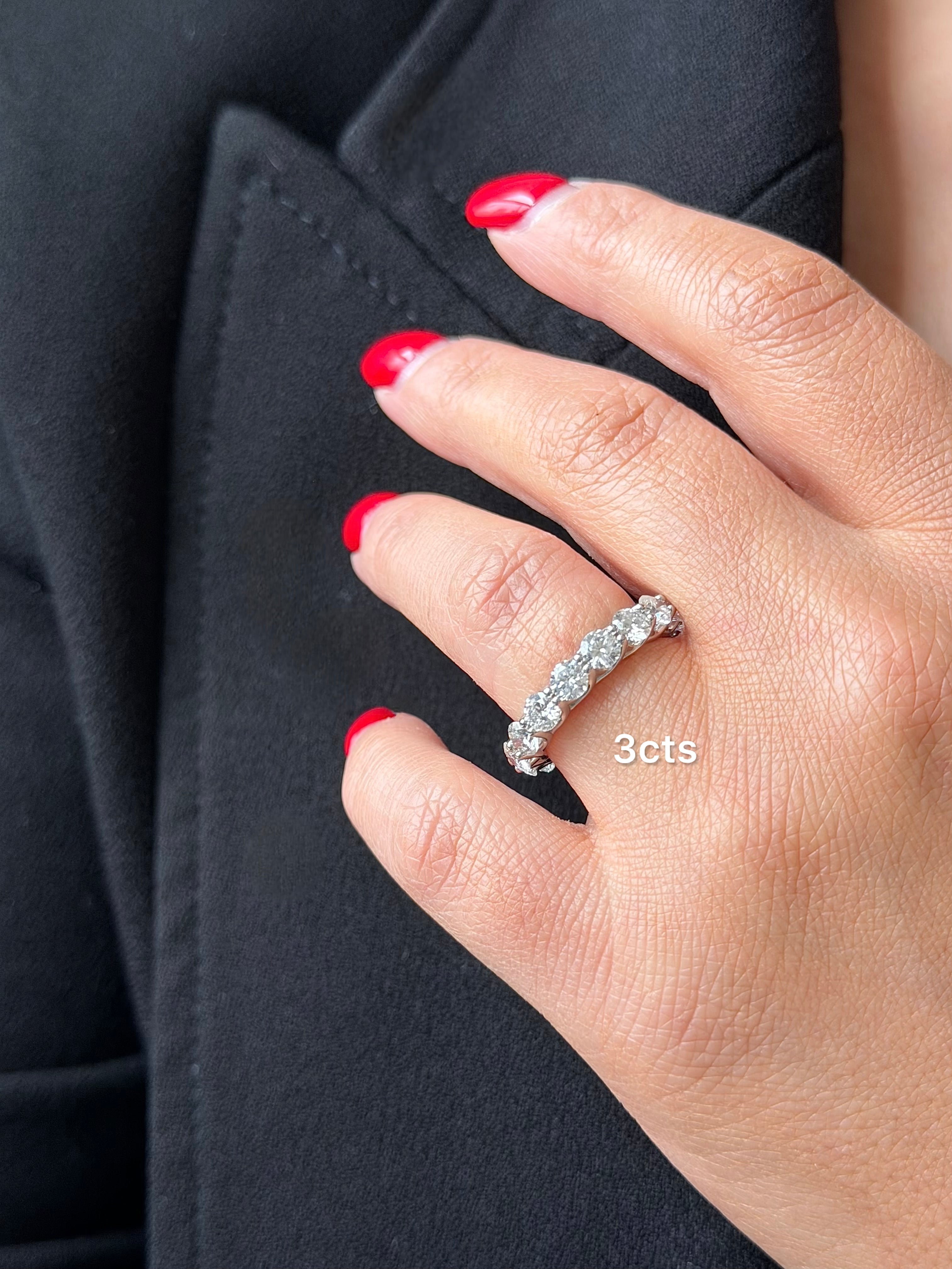 Lab Grown Round Diamond Scalloped Eternity Band