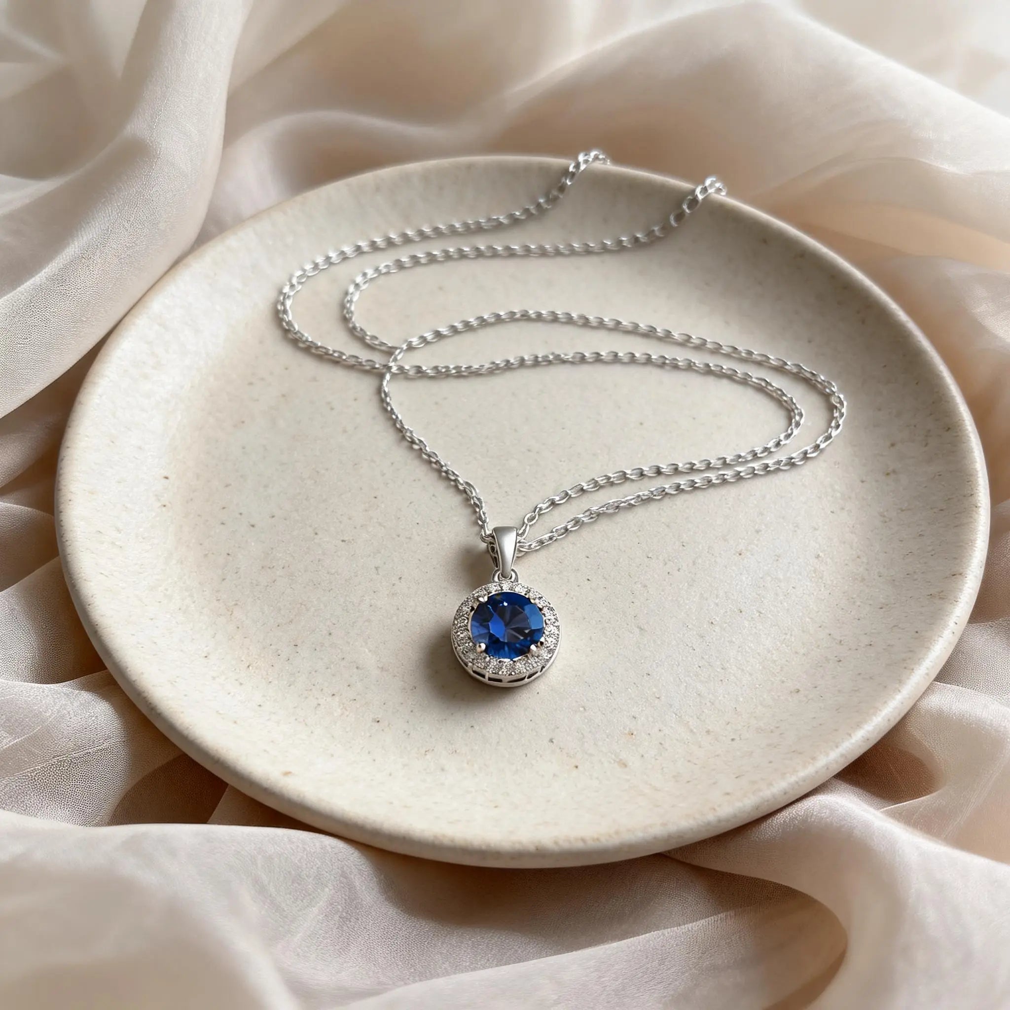 Lola Necklace In Platinum