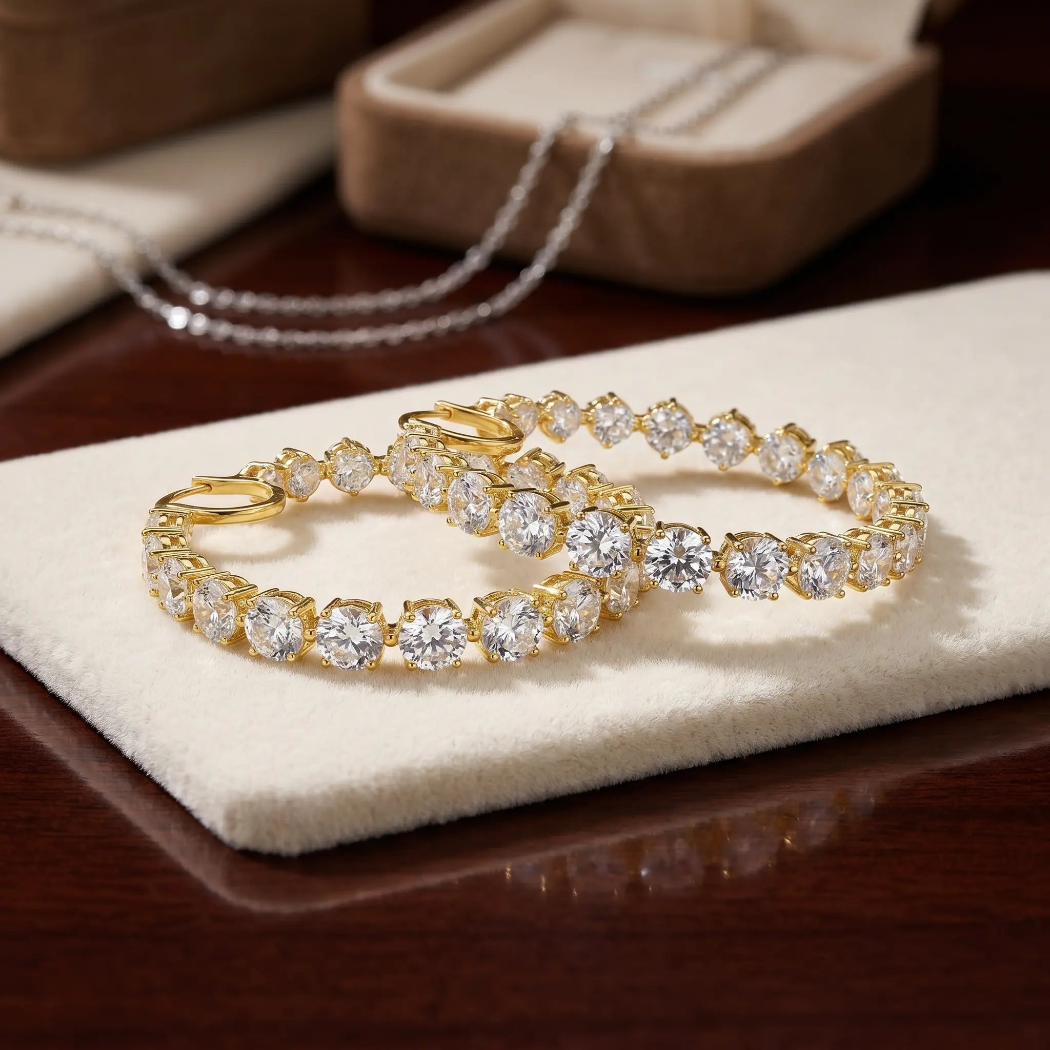 Manhattan Hoop Earrings in Yellow Gold