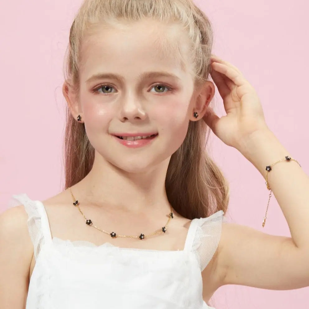 Petit Daisy Black Necklace