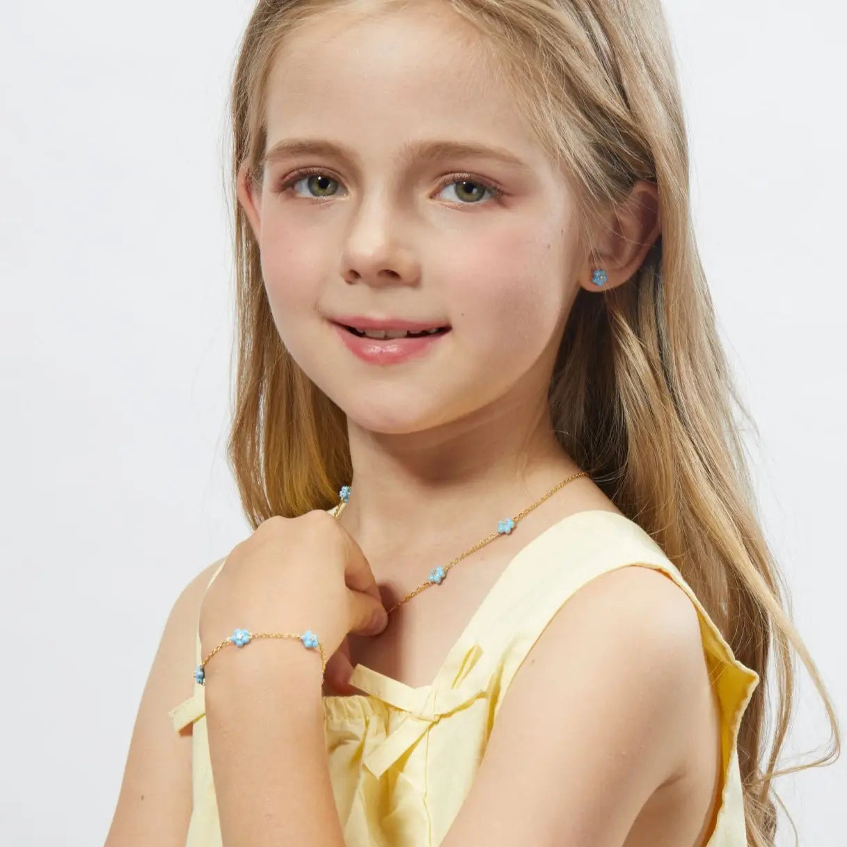Petit Daisy Sky Blue Necklace