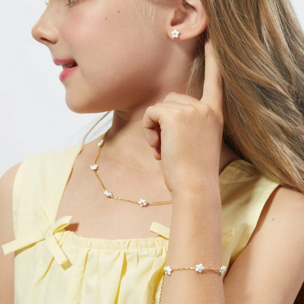 Petit Daisy White Necklace