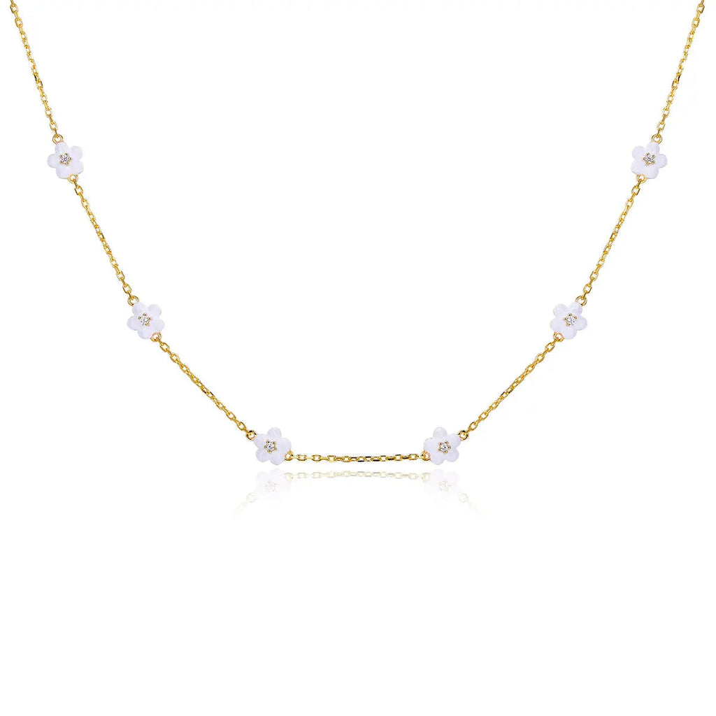 Petit Daisy White Necklace