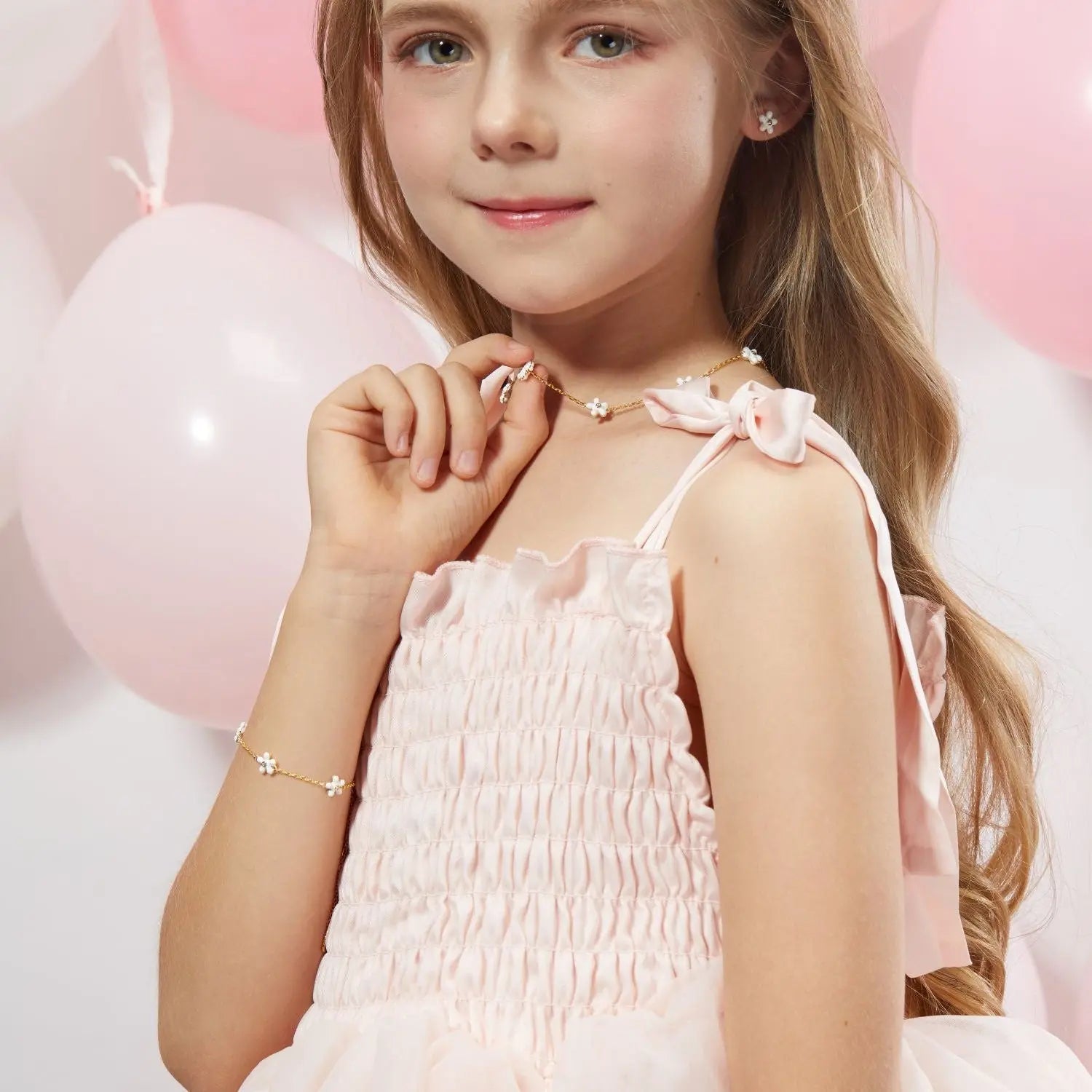 Petit Rosie White Necklace