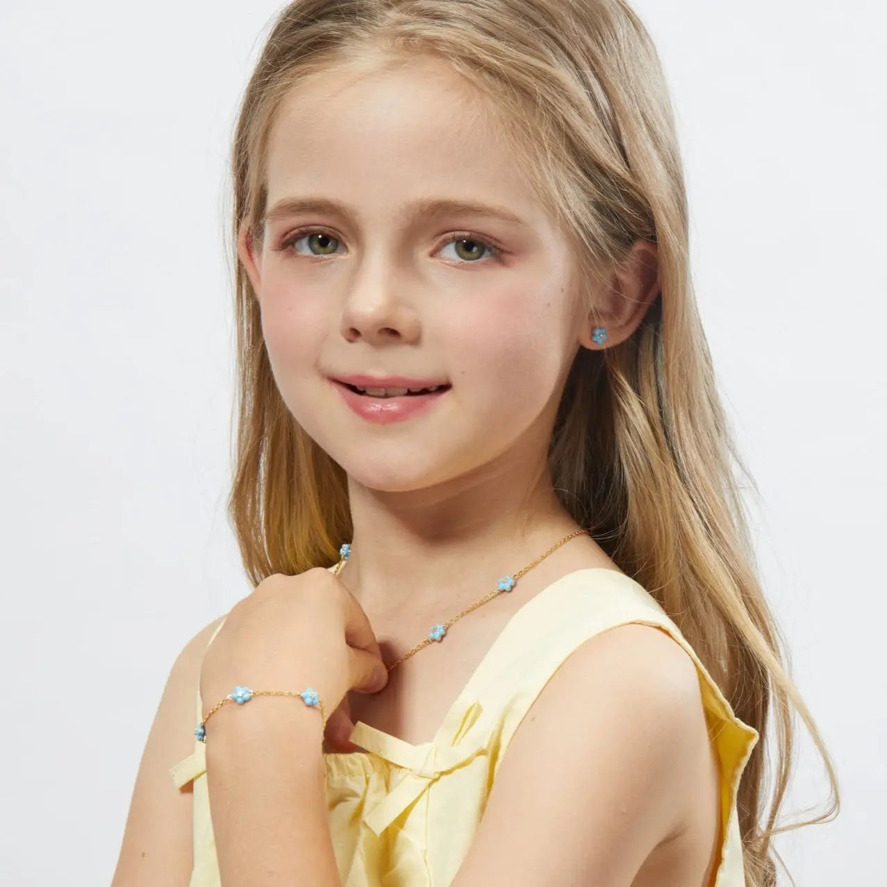 Petit Sky Blue Daisy Bracelet