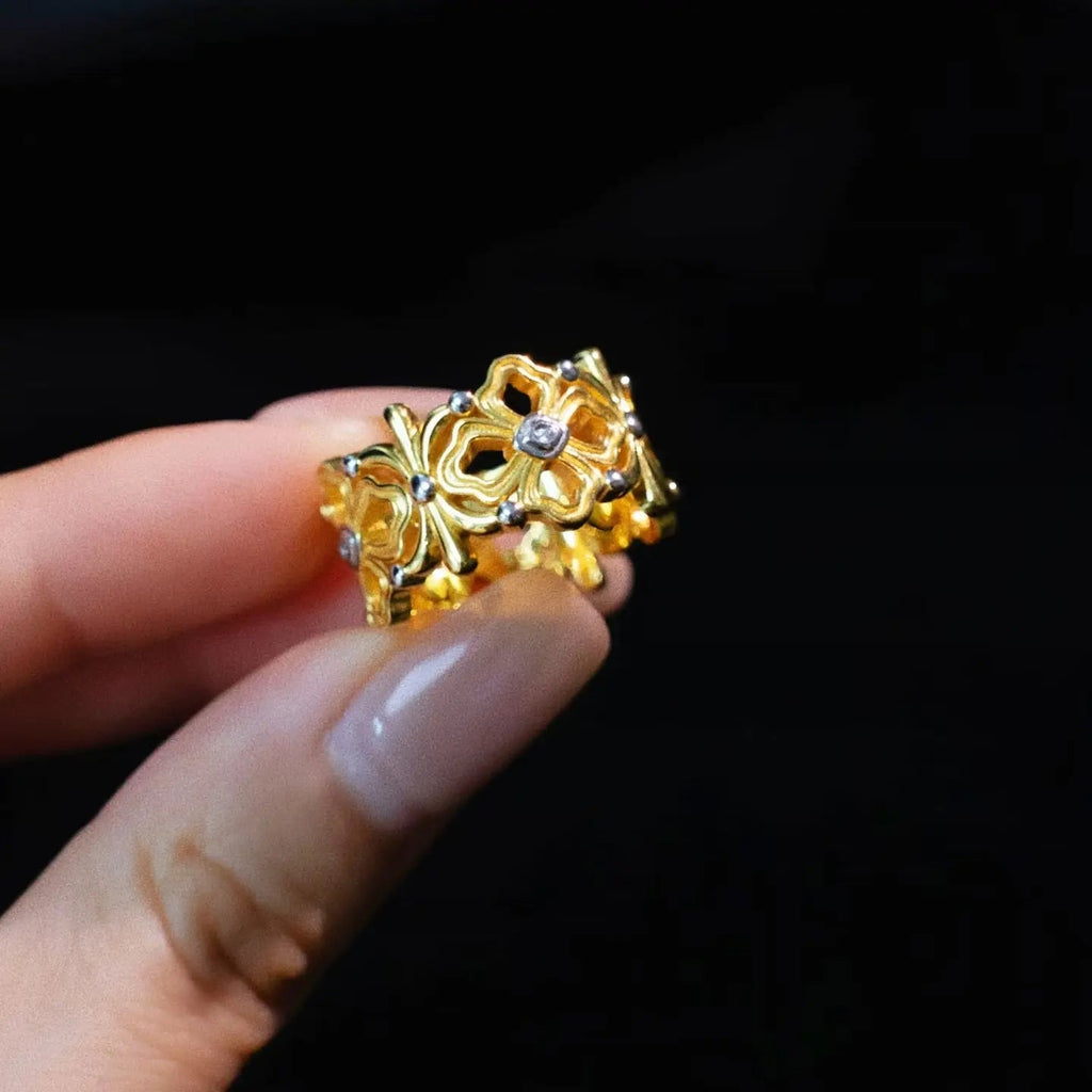 Rosette Band in Gold